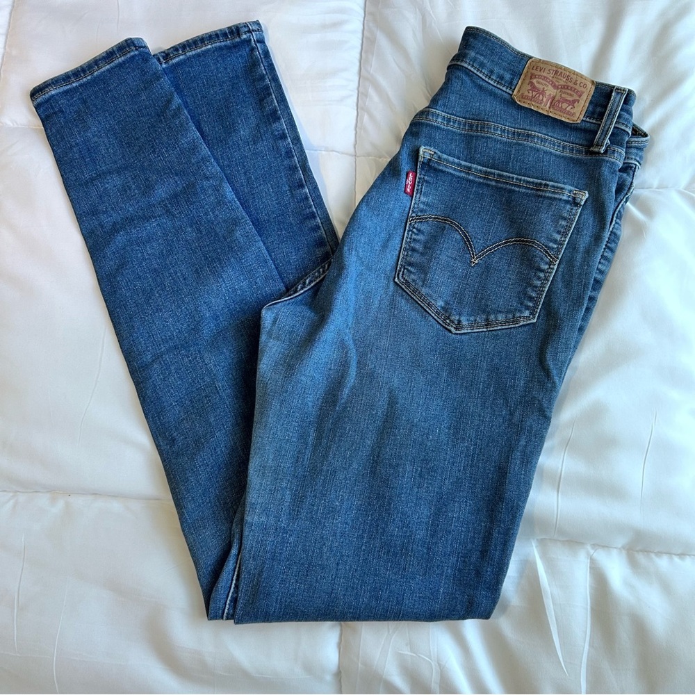 Levi’s 720 High Rise Skinny Ripped Jean Women’s